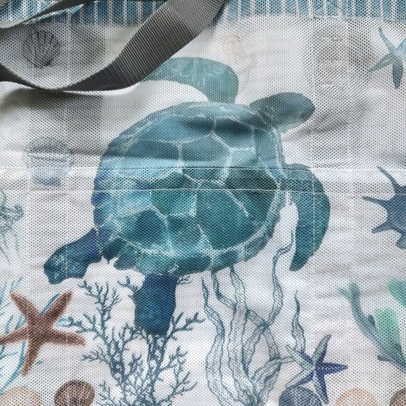 Large Sea Turtle Patterned 7 Pocket Mesh Sand-Proof Beach Bag - Picture 3 of 6